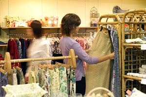 女性も楽な洋服！スウェットパンツを買う
